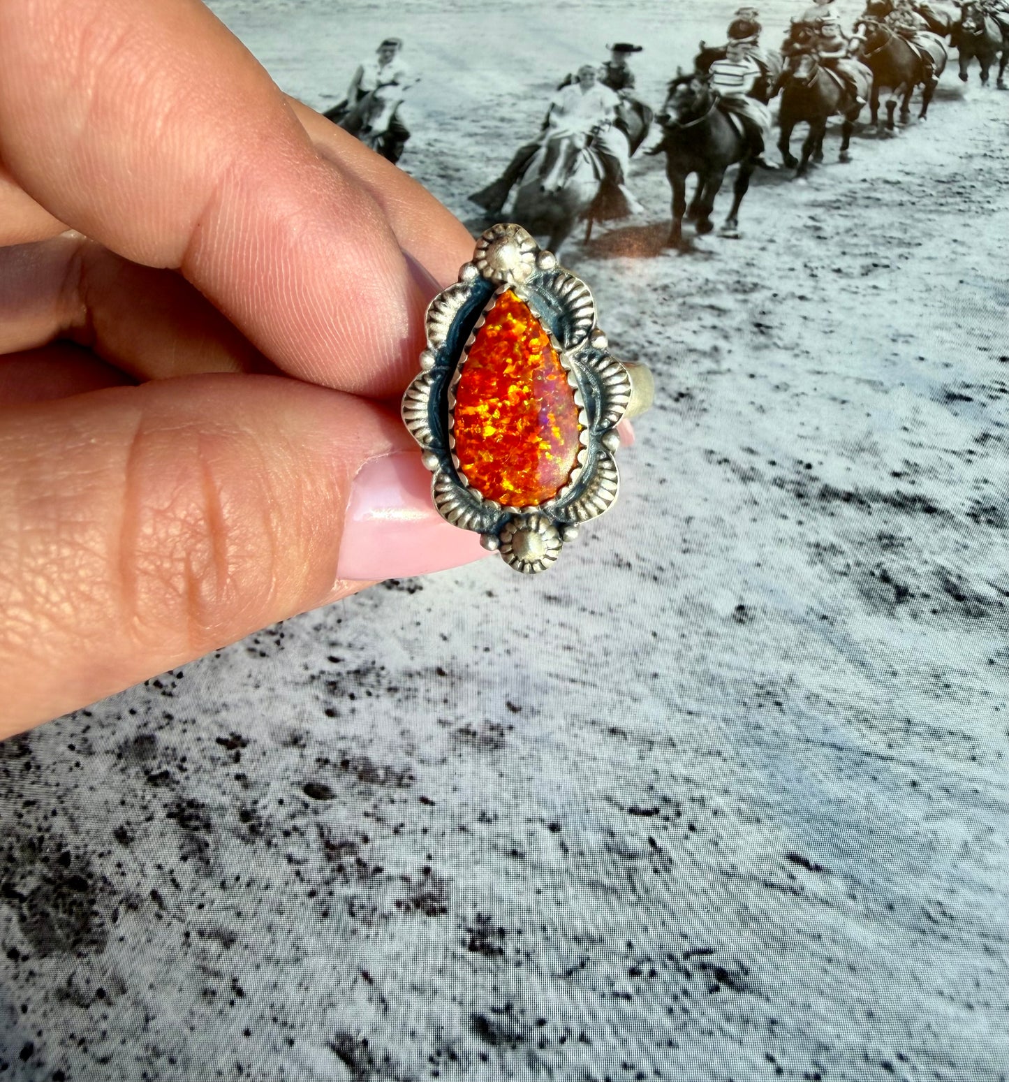 Balloon opal ring