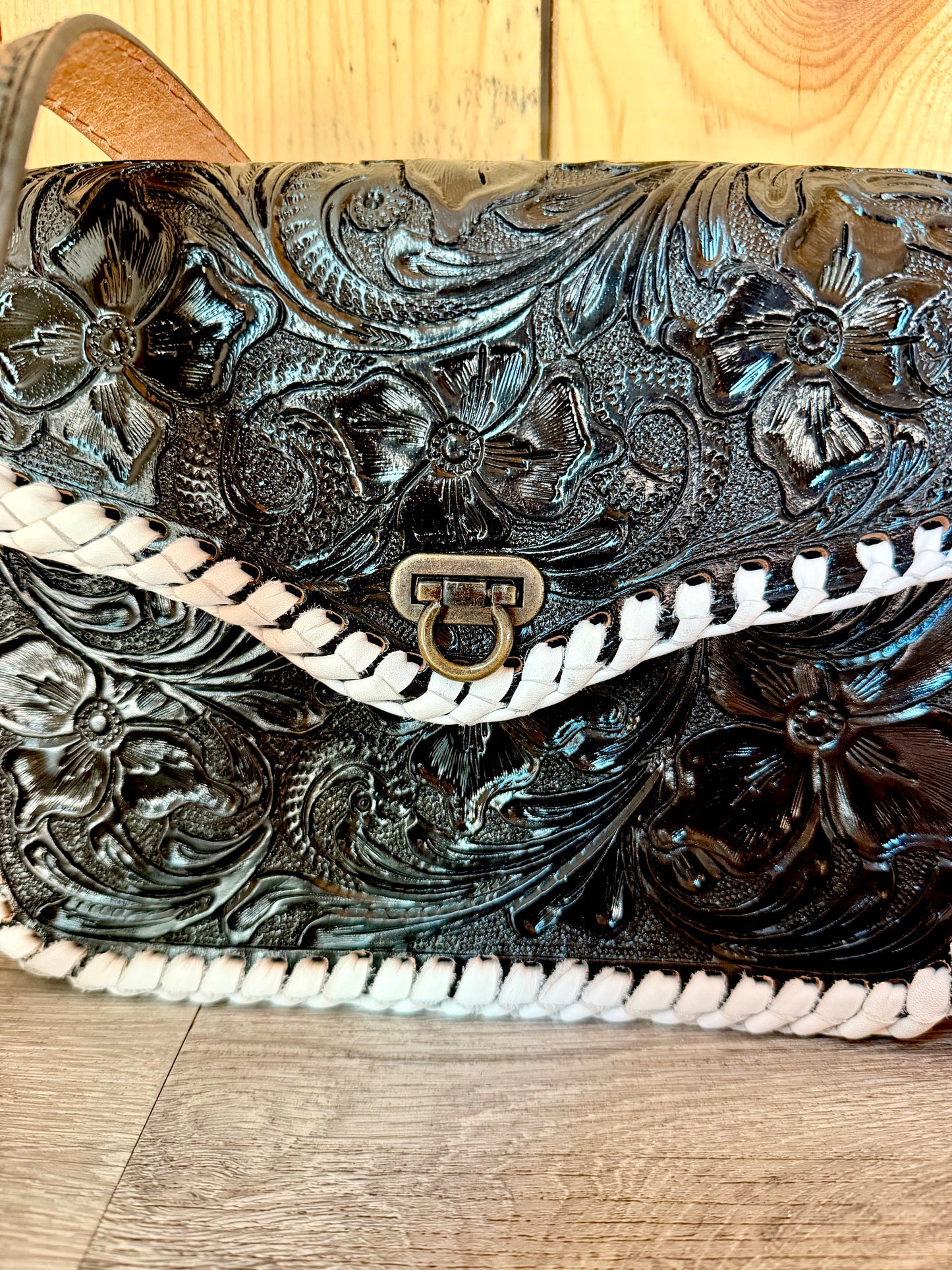 Martha cross body