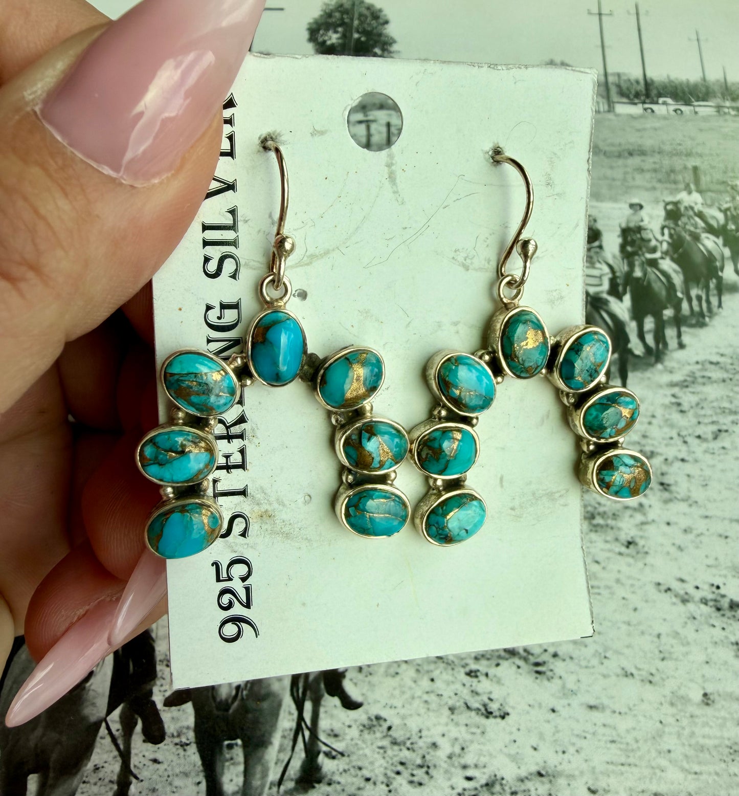 Naja dangles