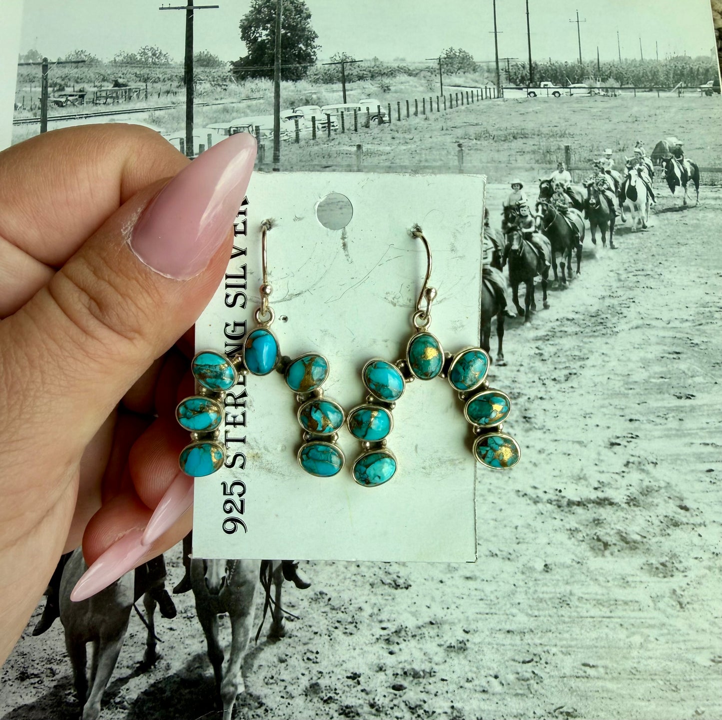 Naja dangles