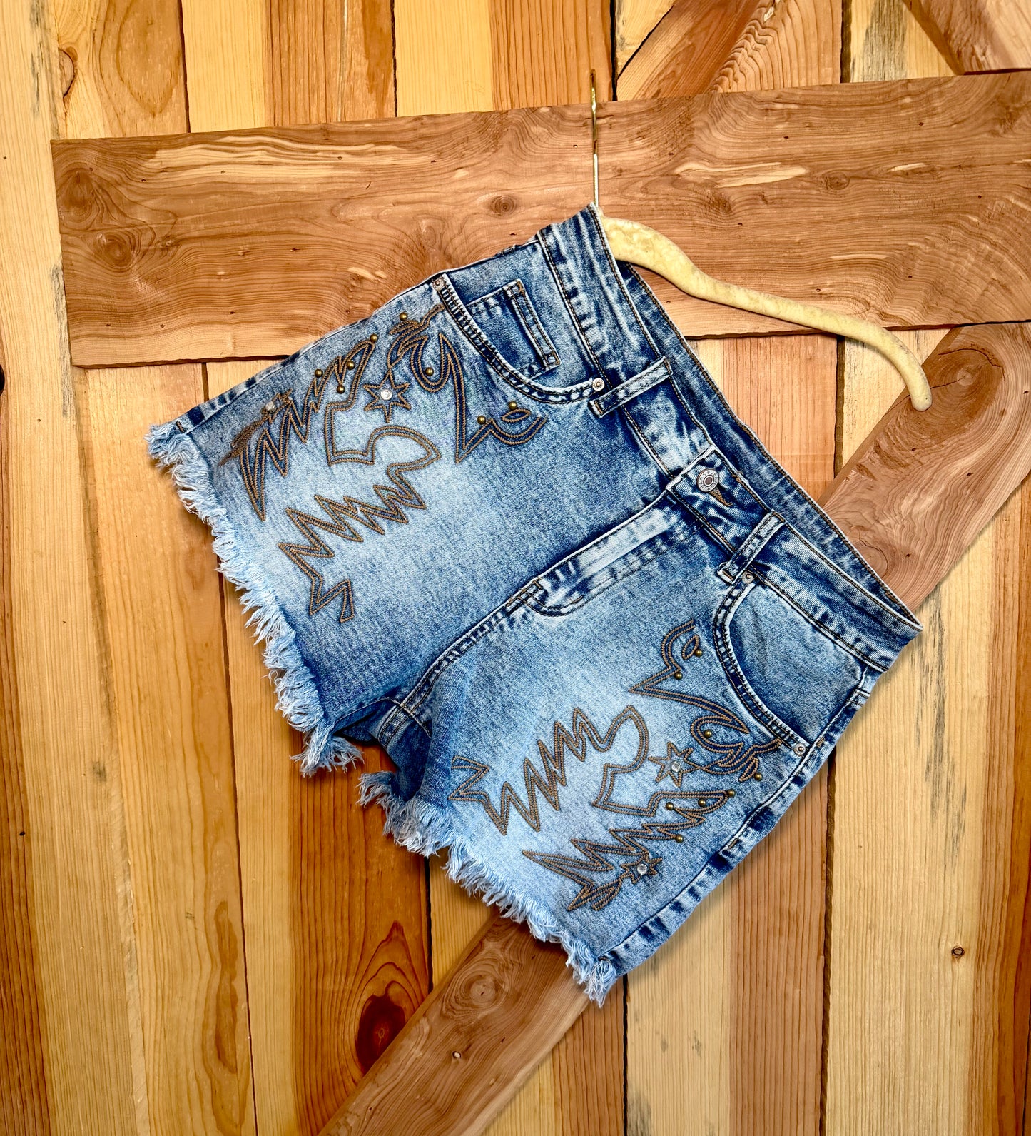 Embroidered denim short